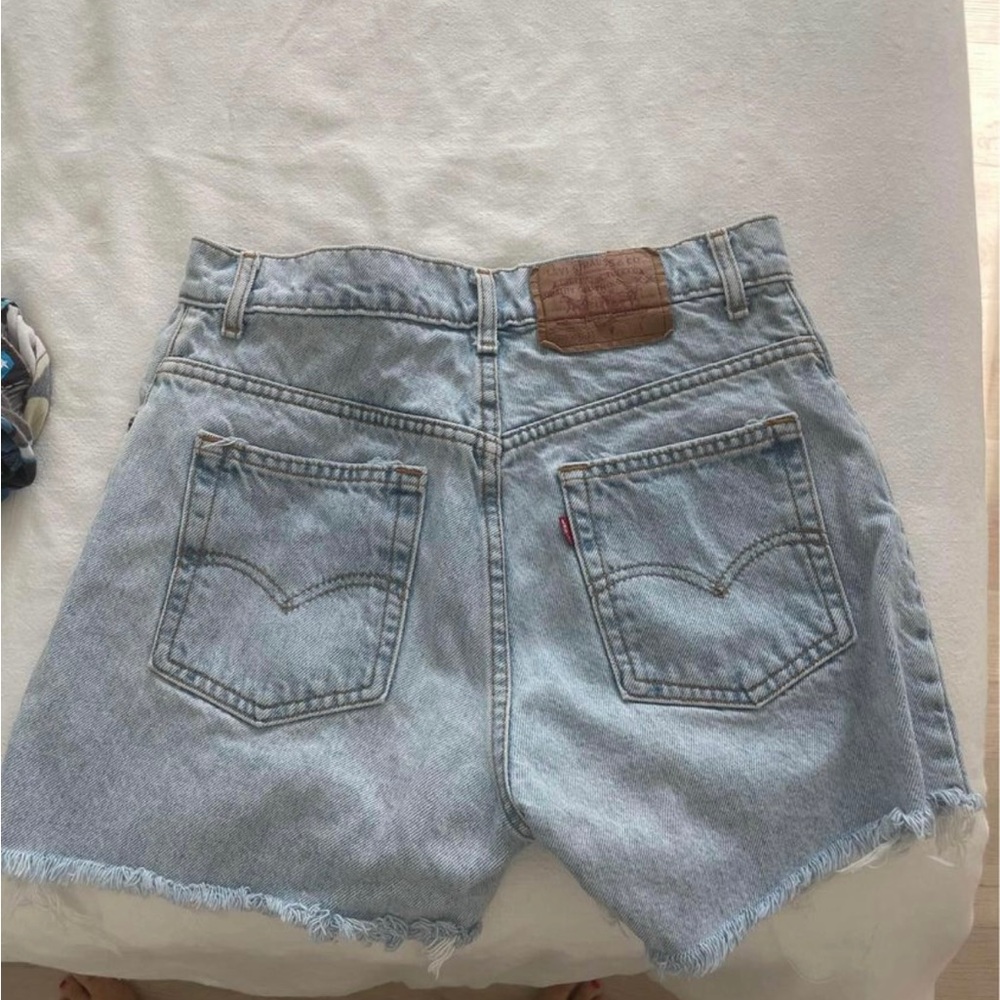 Vintage Levi’s denim shorts size 26 or 25. 3 inch inseam